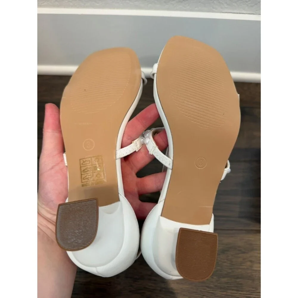 NWT Girl’s Amazon White Kitten Heel Dress Shoes Size 3